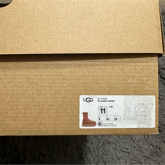 UGG Chestnut Platform Boot - Picture 8 of 10